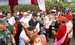 Mentan Bawa Investor Industri Sapi Perah Asal Vietnam Meninjau Lahan di SulawesiTengah