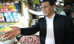 Sidak Pasar Jelang Nataru, Mentan Amran: Mayoritas Harga Pangan Stabil dan di Bawah HET