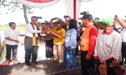 Lakukan Gerakan Tanam Padi di Bantul, Mentan Amran Pastikan Pertanian Indonesia Siap Bersaing dengan Negara Lain