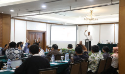 Mentan Amran Kerja Maraton Ajak Produsen Benih Jagung Perkuat Akselerasi Tanam