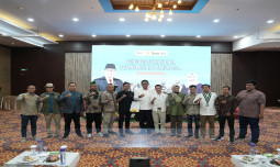 Wamentan Raih Penghargaan Sebagai 'Bapak Pembina Petani Milenial'