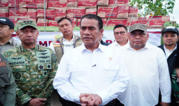 Lepas Truk Bantuan Pangan di NTT, Mentan Amran: Ini Kemanusiaan, Harus Bergerak Cepat