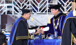 Gunakan Bahasa Jepang, Wamentan Sudaryono Motivasi dan Inspirasi Wisudawan IPB