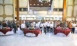 Mentan Targetkan Kenaikan Beras Jawa Timur Tertinggi Sepanjang Sejarah