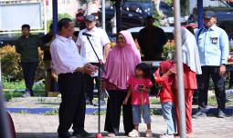 Bawa Harapan di Lokasi Terdampak Bencana, Mentan Amran Beri Rp1 Miliar untuk Anak Yatim dan Janda