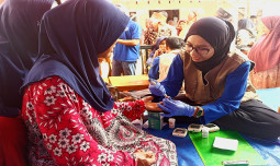 Aksi Relawan Mandiri dan IPB Universitas Sediakan Layanan Kesehatan dan Pengobatan Gratis Bagi Warga Cileuksa, Bogor