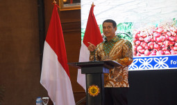 Mentan Andi Amran perintahkan Irjend kementan segera laporkan Calo  kepada Aparat Penegak Hukum