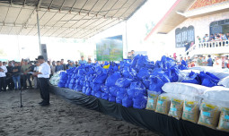 Terdepan Salurkan Bantuan Pangan, Masyarakat Aceh Sampaikan Terima Kasih kepada Mentan Amran