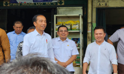 Presiden Jokowi Tinjau Pasar Induk Beras Terbesar Indonesia Bersama Kepala NFA Arief Prasetyo Adi, Pastikan Stok Beras Nasional Mencukupi