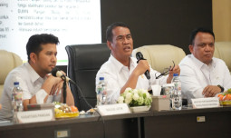 Mentan Amran Gerak Cepat Selamatkan Peternak Rakyat: Harga Pakan Dijaga, Telur Wajib Diserap SPPG
