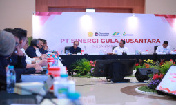 Mentan Amran Pimpin Rakor Hilirisasi Komoditas Perkebunan Bersama BUMN Pangan