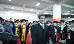 Hadiri Wisuda UNM, Mentan Amran Beri Pesan Ini untuk Generasi Muda