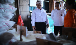 Sidak Pasar Tembok Surabaya, Mentan Amran: Produksi Kuat, Harga Harus Terkendali