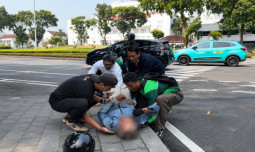 Terlambat Ratas Bersama Presiden, Mentan Amran Ternyata Tolong Korban Kecelakaan di Menteng