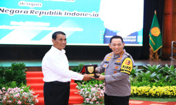 Urusan Pangan Jadi Atensi Khusus Prabowo Subianto, Wamenhan: Kerja Mentan Amran Luar Biasa