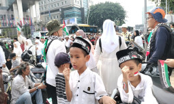 Kecam Kekejaman Penjajahan Israel Terhadap Palestina, Jutaan Rakyat Indonesia Padati Monas
