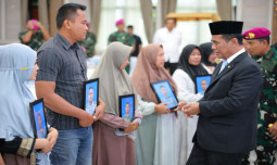 Mentan Amran Tunjukkan Kepedulian, Serahkan Santunan untuk Keluarga Prajurit Marinir yang Gugur