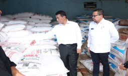 Mentan Amran dan KSP Qodari Sidak Kios Pupuk, Petani Tersenyum Harga Pupuk Turun