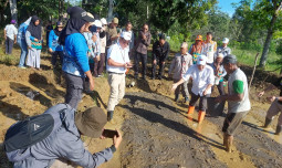 Tinkatkan IP,  Kementan Lakukan Tanam Perdana di Kota Banjarbaru