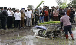 Mentan Amran Giatkan Teknologi Modern Untuk Percepatan Tanam