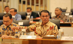 Mentan Amran Tegas Blacklist dan Cabut Izin 4 Perusahaan Pemalsu Pupuk Demi Lindungi Petani