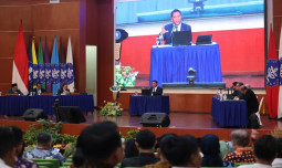 Raih Gelar Doktor, Wamentan Sudaryono: Holdingisasi BUMN Jalan Strategis Negara Bangkitkan Ekonomi dan Pangan Indonesia