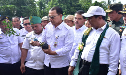 Mentan Amran Ajak Petani-Penyuluh Konawe Utara Wujudkan Indonesia Lumbung Pangan Dunia