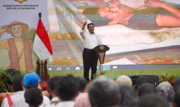 Mentan Amran Semangati Penyuluh Pertanian dan Petani Jawa Timur Pacu Produksi Padi dan Jagung