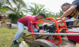 Keren, Mahasiswa MBKM Politeknik Kementan Langsung Terjun Bantu Petani Pasang Pompa di Bone Bolango